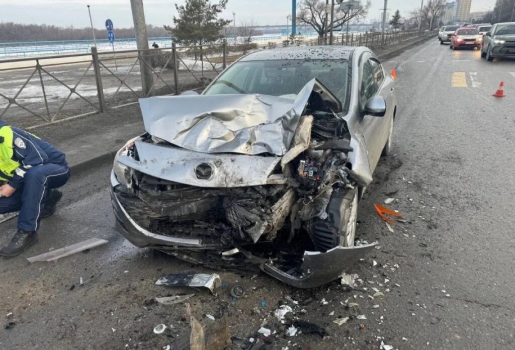 ДТП на Иртышской набережной: пострадали двое водителей и ребенок